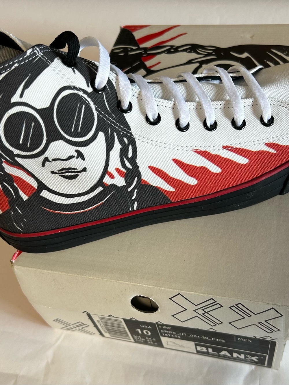 Men’s White & Red Graphic Canvas Sneakers